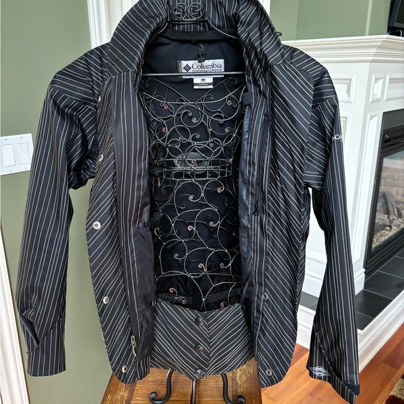 Women’s large Columbia titanium, two-piece with detachable hood and snow belt. - Picture 10 of 15